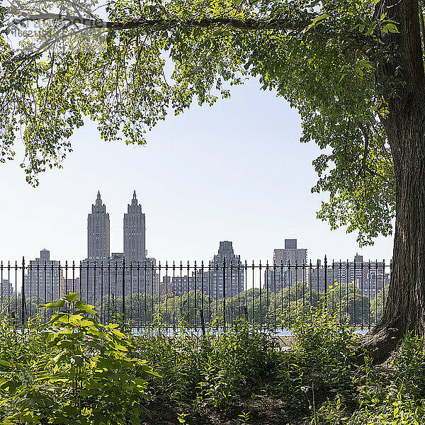 USA  New York  New York City  El Dorado-Gebäude vom Central Park aus gesehen
