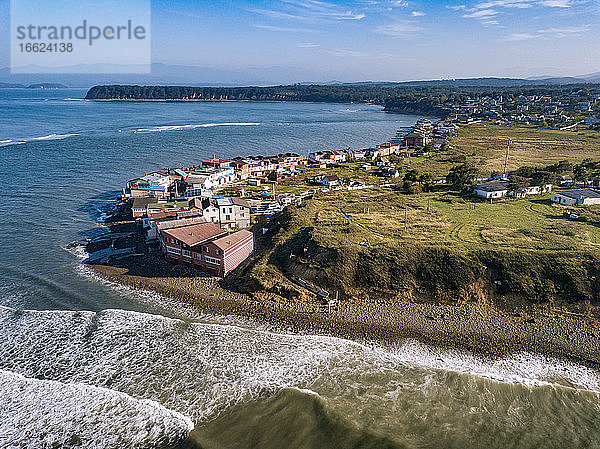 Russland  Primorski Krai  Nachodka  Luftaufnahme eines Dorfes am Ufer des Japanischen Meeres