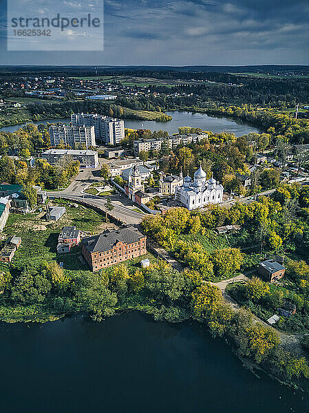 St. Sergius-Kloster am Bethanien-Teich in Sergijew Posad  Russland