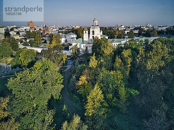 Luftaufnahme des Jaroslawler Museums-Reservats und des Spaso-Preobraschenski-Klosters  Jaroslawl  Russland