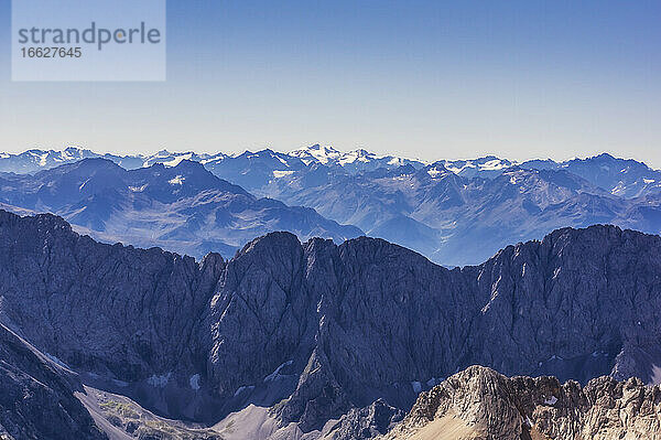 Österreich  Tirol  Blick auf die Gipfel des Wettersteingebirges