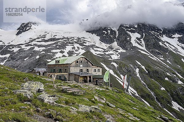 Greizer Hütte  Berliner Höhenweg  hinten Gletscher Floitenkees und Berge  Zillertaler Alpen  Zillertal  Tirol  Österreich  Europa