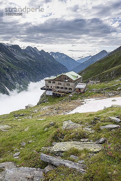Greizer Hütte  Berliner Höhenweg  hinten Bergtal Floitengrund  Felsköpfl und Triebbachkopf  Zillertaler Alpen  Zillertal  Tirol  Österreich  Europa