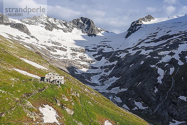 Luftaufnahme  Greizer Hütte  Berliner Höhenweg  hinten Gletscher Floitenkees und Gipfel der Floitenspitzen  Felsköpfl und Triebbachkopf  Zillertaler Alpen  Zillertal  Tirol  Österreich  Europa