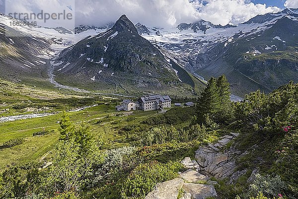 Berliner Hütte am Berliner Höhenweg  Berggipfel Steinmandl  Gletscher Waxeggkees und Hornkees  Zillertaler Alpen  Zillertal  Tirol  Österreich  Europa