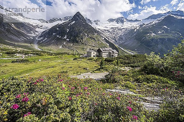 Berliner Hütte am Berliner Höhenweg  Berggipfel Steinmandl  Gletscher Waxeggkees und Hornkees  Zillertaler Alpen  Zillertal  Tirol  Österreich  Europa