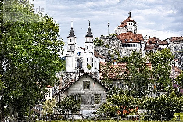 Festung Aarburg und Reformierte Kirche Aarburg  Aarburg  Zofingen  Kanton Aargau  Schweiz  Europa