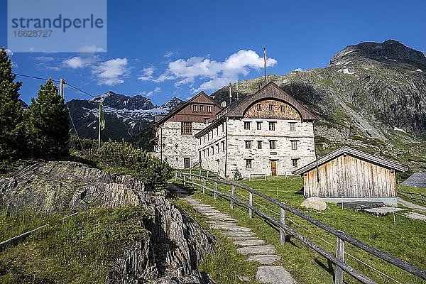 Berliner Hütte am Berliner Höhenweg  Zillertaler Alpen  Zillertal  Tirol  Österreich  Europa