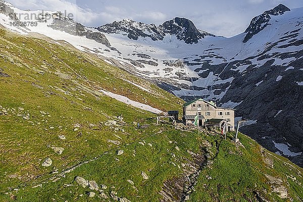 Luftaufnahme  Greizer Hütte  Berliner Höhenweg  hinten Gletscher Floitenkees und Gipfel der Floitenspitzen  Felsköpfl und Triebbachkopf  Zillertaler Alpen  Zillertal  Tirol  Österreich  Europa