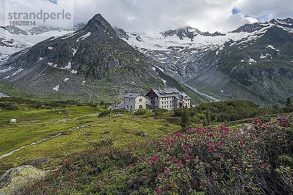 Berliner Hütte am Berliner Höhenweg  Berggipfel Steinmandl  Gletscher Waxeggkees und Hornkees  Zillertaler Alpen  Zillertal  Tirol  Österreich  Europa