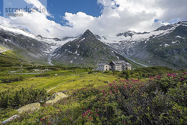 Berliner Hütte am Berliner Höhenweg  Berggipfel Steinmandl  Gletscher Waxeggkees und Hornkees  Zillertaler Alpen  Zillertal  Tirol  Österreich  Europa