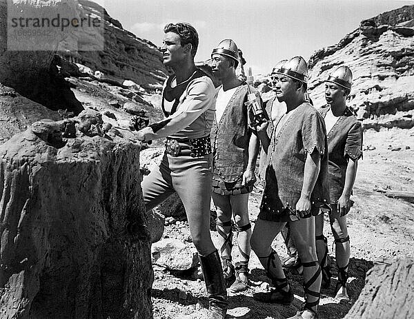 Hollywood  Kalifornien  1953
Filmstar Buster Crabbe als Buck Rogers in dem Film Planet Outlaws .