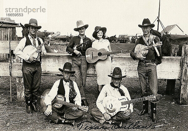 Los Angeles  Kalifornien  um 1933
Band Jack LeFevre and His Texas Outlaws   mit (v.l.n.r.) Shorty  Slim  Jimmie  Mae  Jack und Pep.
