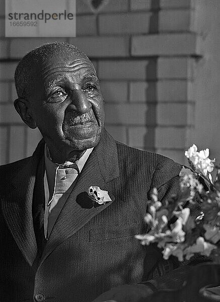 Tuskegee  Alabama  März  1942
Ein Porträt von Dr. George Washington Carver im Tuskegee-Institut von Arthur Rothstein.