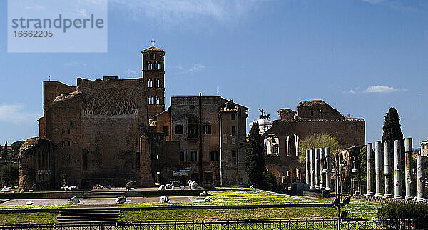 Italien. Rom. Ruinen des Tempels der Venus und Roma. Forum Romanum.