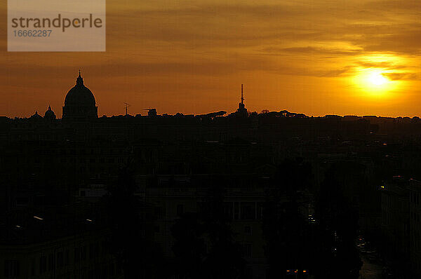 Italien. Rom. Sonnenuntergang vom Aussichtspunkt Pincio.