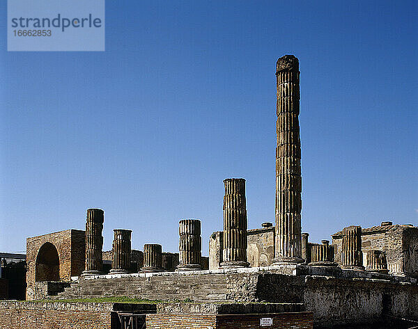 Pompeji. Antike römische Stadt. Der Tempel des Jupiter. Kampanien. Italien.