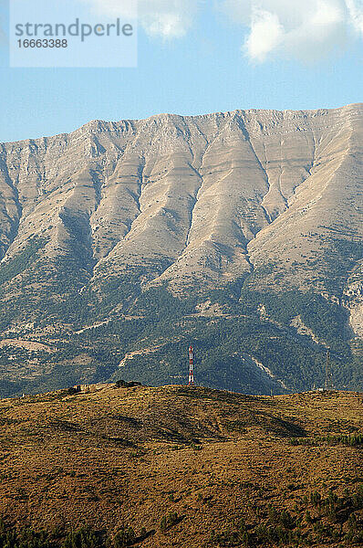 Albanien. Gjirokaster. Lunxheria-Gebirge.