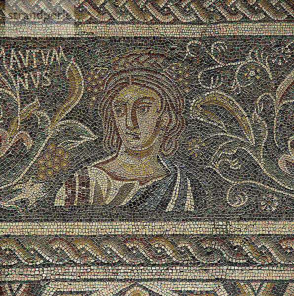 Römisches Mosaik. Weibliche Figur  die den Herbst darstellt. 4. Jahrhundert. Es stammt aus der Villa Las Tiendas. Merida. Nationalmuseum für römische Kunst. Mérida. Spanien.