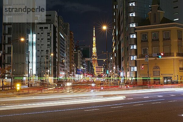 Straßen in Tokio bei Nacht  Japan