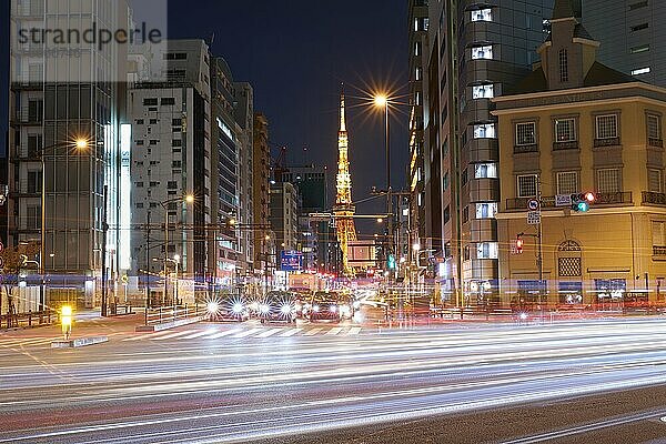 Straßen in Tokio bei Nacht  Japan