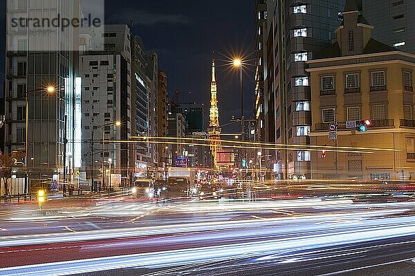 Straßen in Tokio bei Nacht  Japan