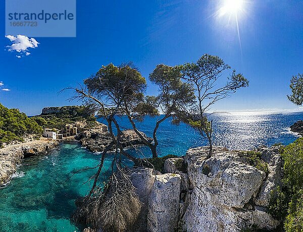 Luftaufnahme  Cala d'es Moro  Felsküste bei Cala de s'Almonia  Naturschutzgebiet Cala Llombards  Mallorca  Balearen  Spaien