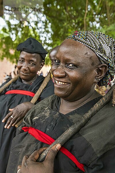 Frau  Portrait bei einer Voodoo-Zeremonie in Dogondoutchi  Niger  Afrika