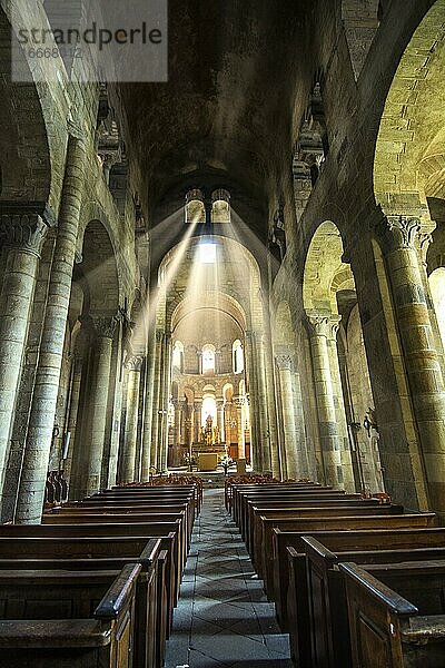 Romanische Kirche des Heiligen Saturnin  Departement Puy de Dôme  Auvergne-Rhône-Alpes  Frankreich  Europa