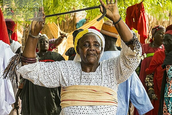 Frau tanzt  Voodoo-Zeremonie in Dogondoutchi  Niger  Afrika