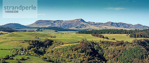 Sancy-Massiv  Naturpark der Vulkane der Auvergne  Departement Puy de Dome  Auvergne-Rhone-Alpes  Frankreich  Europa