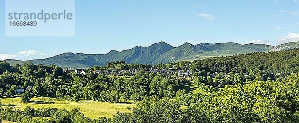 Dorf Picherande  Naturpark der Vulkane der Auvergne  Departement Puy-de-Dome  Auvergne-Rhone-Alpes  Frankreich  Europa