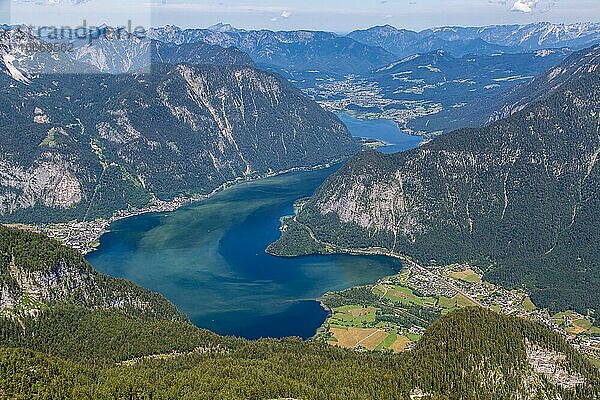 Aussicht vom Krippenstein mit Blick auf Hallstätter See  Krippenstein  Oberösterreich  Österreich  Europa