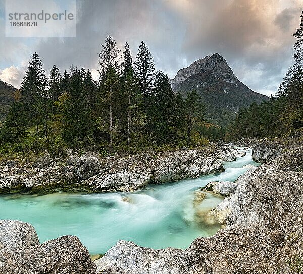 Fluss Koritnica  Soca-Tal  Julische Alpen  Bovec  Triglav Nationalpark  Slowenien  Europa