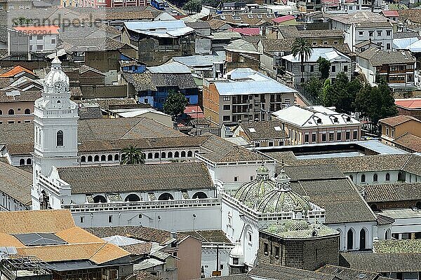 Blick vom Aussichtspunkt Mirador de Panecillo auf die Hauptstadt  Quito  Provinz Pichincha  Ecuador  Südamerika