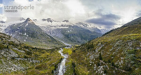 Berliner Hütte am Zemmbach  Links Steinmandl  Gletscher Waxeggkees  Großer Möseler  Alpenpanorama  Berliner Höhenweg  Zillertaler Alpen  Gletscher Schlegeiskees  Zillertal  Tirol  Österreich  Europa