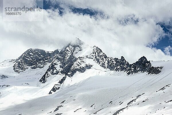 Berggipfel  Gletscher Waxeggkees  hochalpine Landschaft  Zillertaler Alpen  Zillertal  Tirol  Österreich  Europa