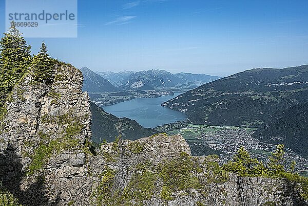 Ausblick von der Schynige Platte  Thunersee und Interlaken  Berner Oberland  Schweiz  Europa