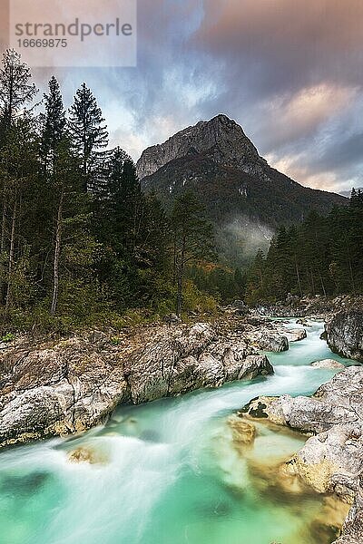 Morgenstimmung am Wildbach  Bovec  Slowenien  Europa