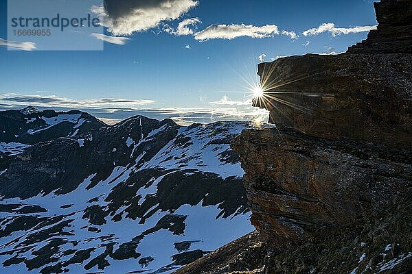 Hohe Tauern bei Sonnenaufgang  Österreich  Europa