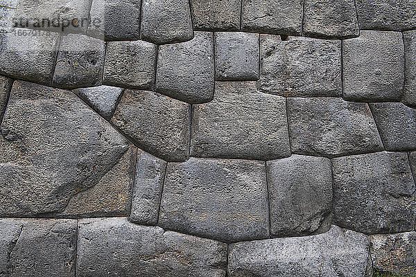 Steinmauer in Sacsayhuaman  einer alten Inka-Stätte oberhalb von Cusco