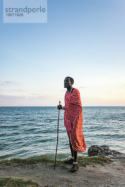 Maasai Mann am Strand