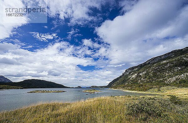 Idyllische Aufnahme der Lapataia-Bucht  Nationalpark Tierra del Fuego  Ushuaia  Patagonien  Argentinien