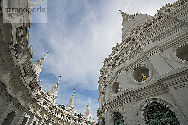 die Tempelanlage Wat Prayun Wongsawat Worawihan in Bangkok