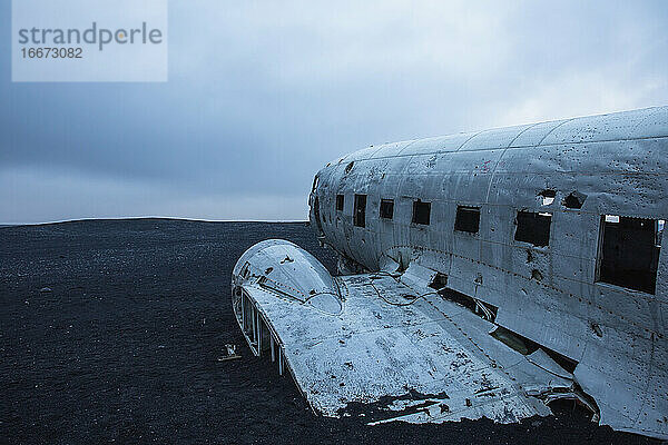 Absturz eines Douglas Super DC-3-Flugzeugs der US Navy in Sólheimasandur  Island