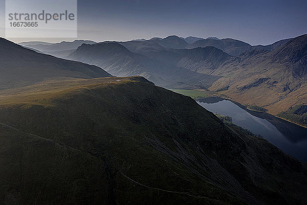 Drohnenansicht über High Snockrigg Fell von Buttermere