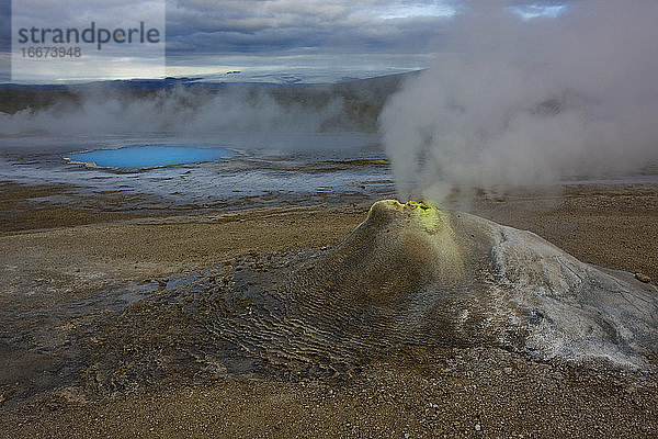 Geysir im Geothermalgebiet von Hveravellir im Zentrum von Island