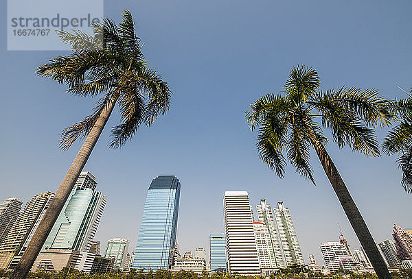 Luxus-Eigentumswohnungen im Benjakitti-Park in Bangkok