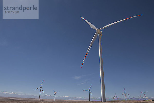 Windpark in der abgelegenen Atacama-Wüste in Chile