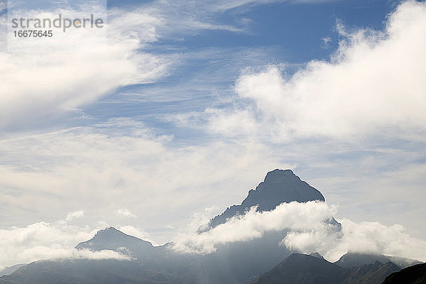 Midi D`Ossau-Gipfel im Ossau-Tal  Pyrenäen in Frankreich.